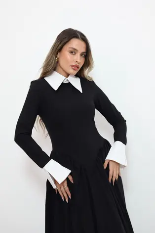 שמלת שירה שחור שילוב לבן