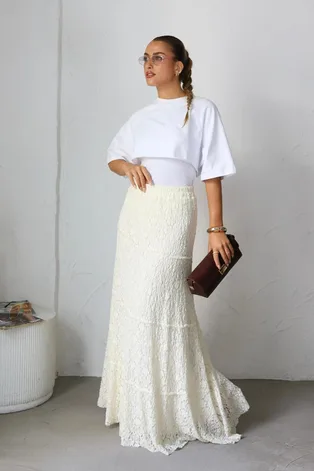 חצאית תחרה שי שמנת