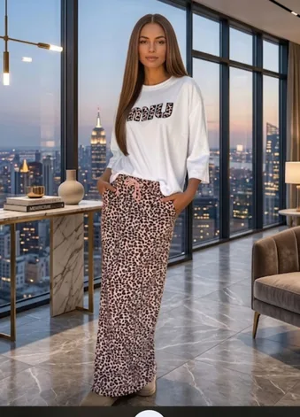 חליפת מנומר ורוד